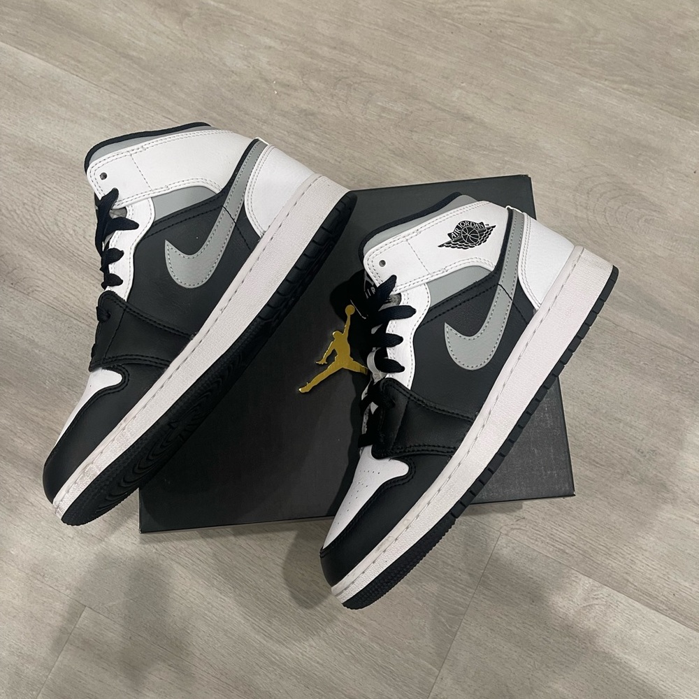 Mike Air Jordan 1 mid GS “white shadow sneaker” (black/white/smoke grey)